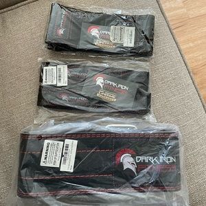 Weightlifting belt and wrist straps